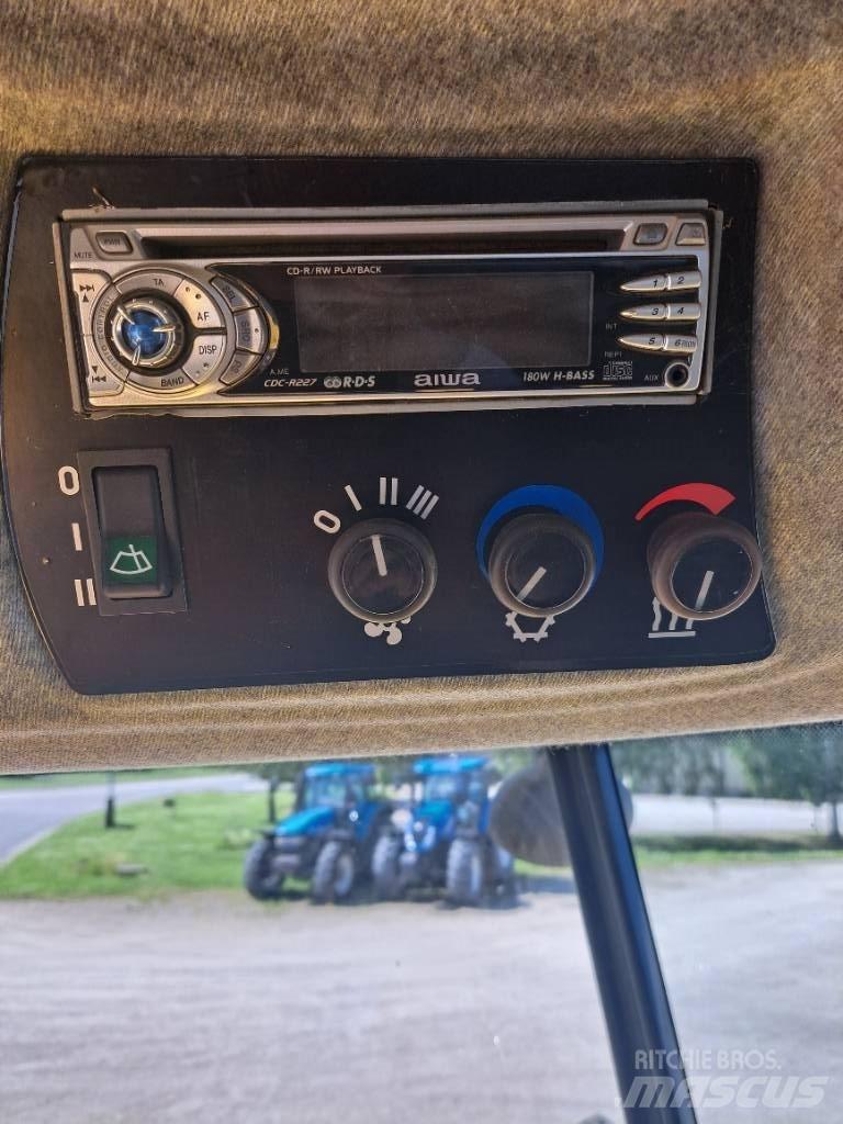 New Holland TC5050 聯合收穫機