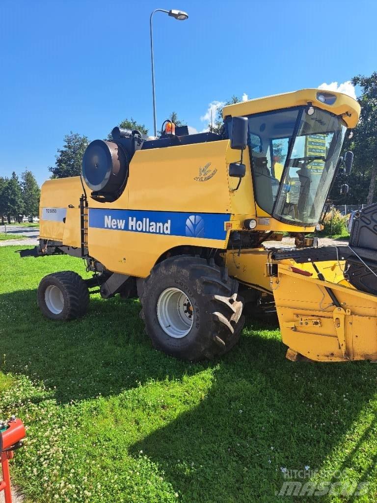 New Holland TC5050 聯合收穫機