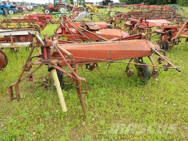 JF 320 耙與翻草機