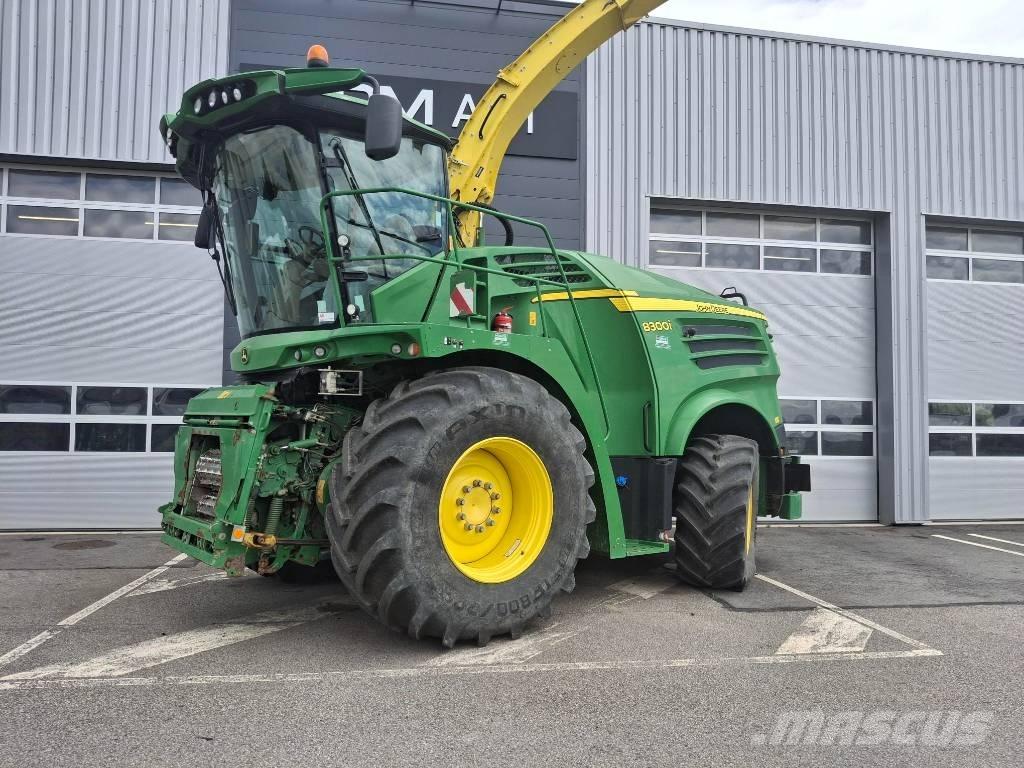 John Deere 7300 i 自走式飼料採集機