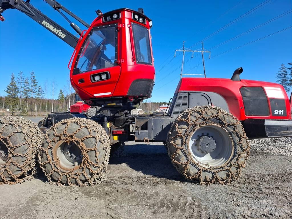 Komatsu 911 收穫機