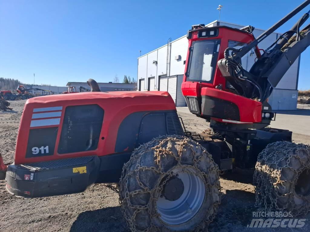 Komatsu 911 收穫機