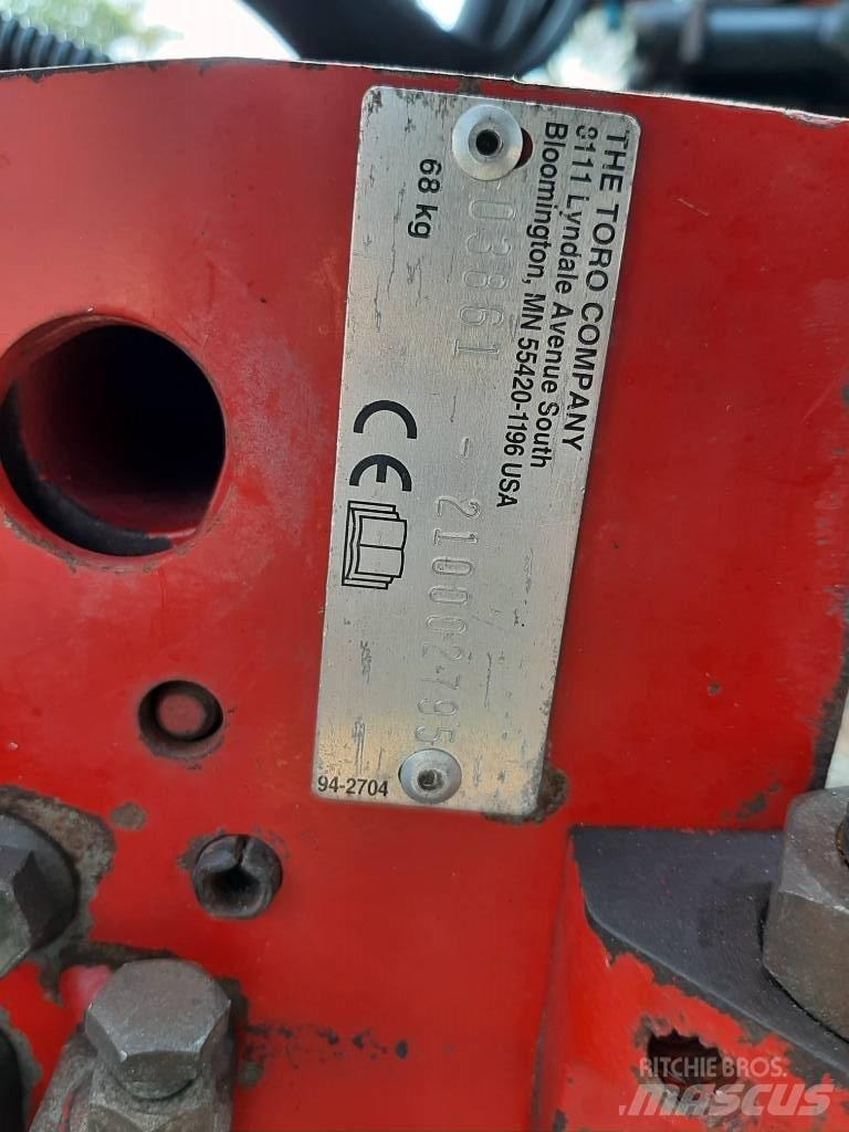 Toro 6700-D 騎乘式割草機