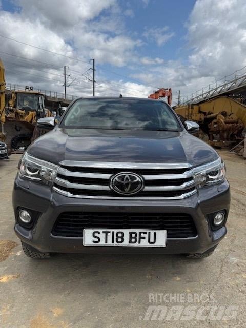 Toyota Hilux 皮卡.傳統半斗卡車/側卸板