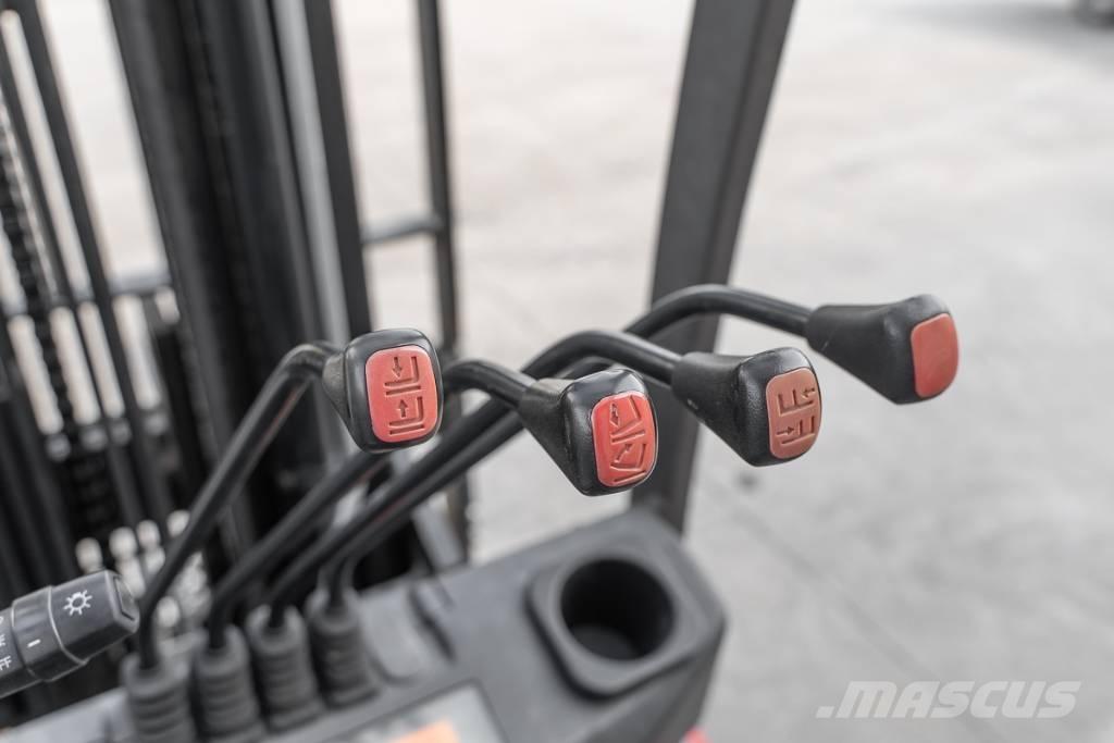 Manitou MI 25 D 柴油卡車