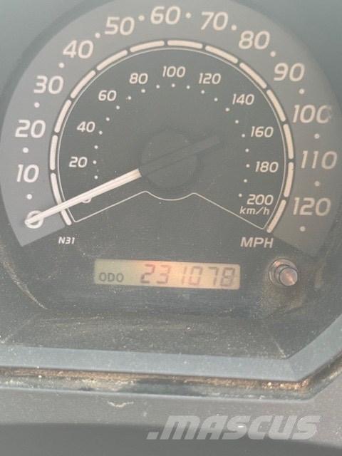 Toyota Hilux 皮卡.傳統半斗卡車/側卸板