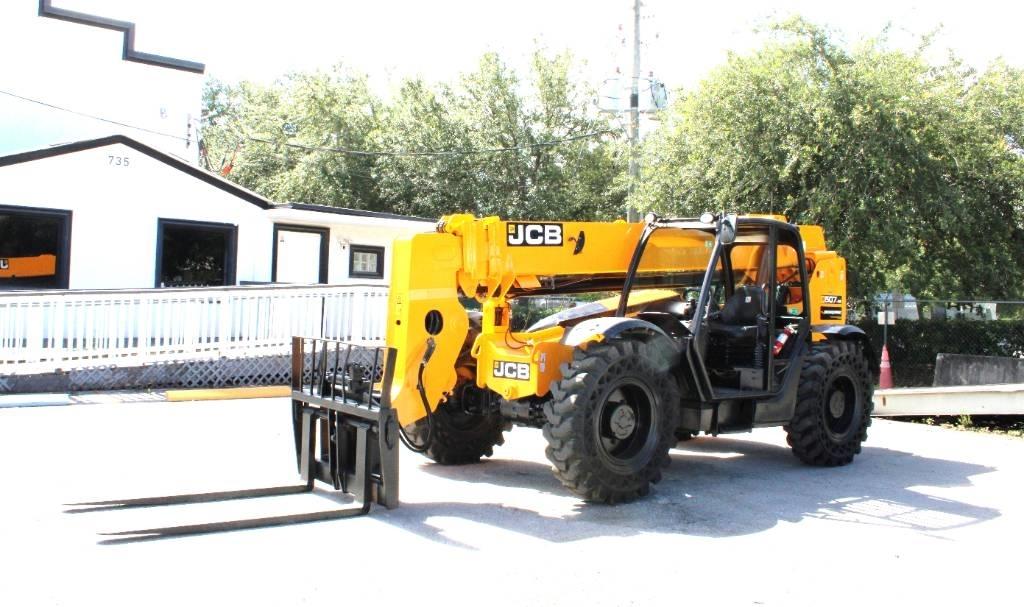 JCB 507-42 伸縮臂操作車