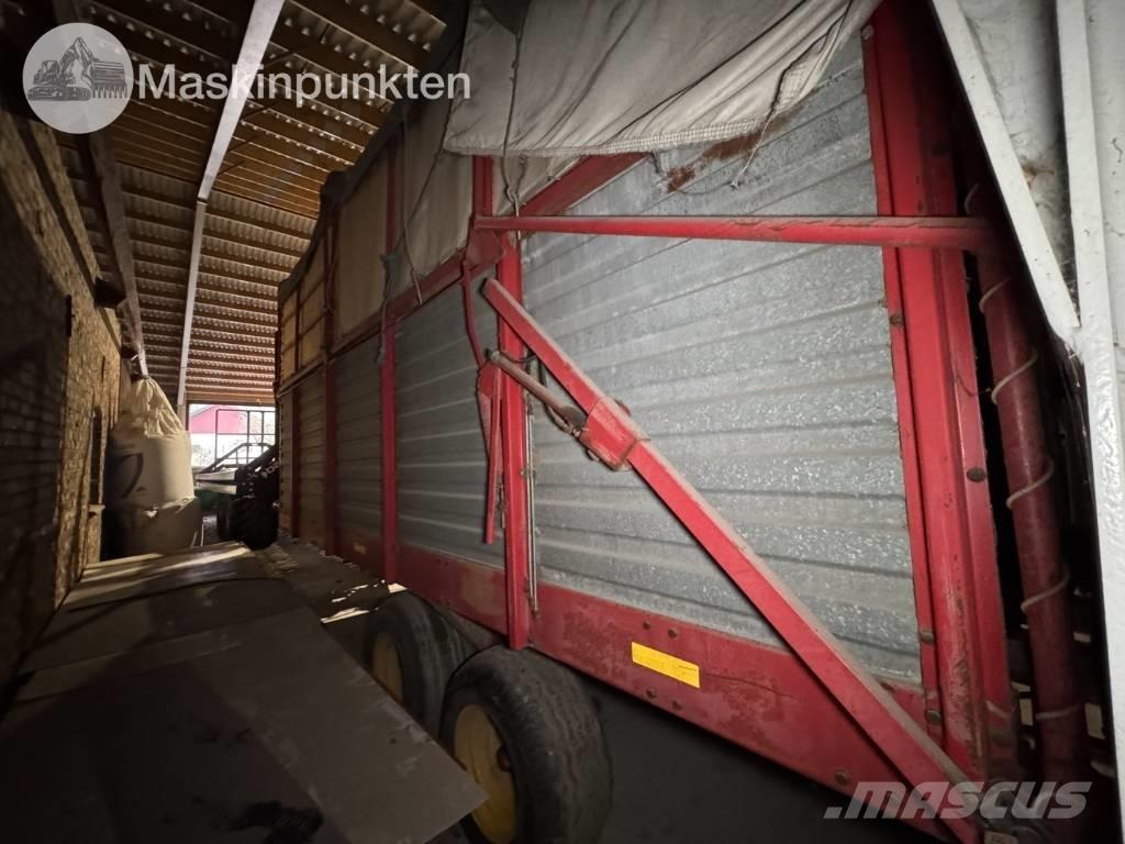 Taarup 1030 青飼料搬運車