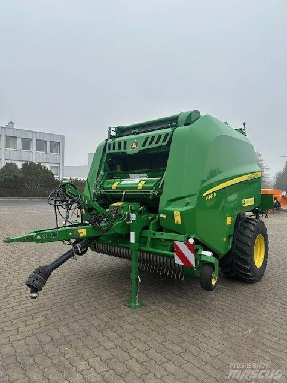 John Deere V461R 圓型牧草打包機