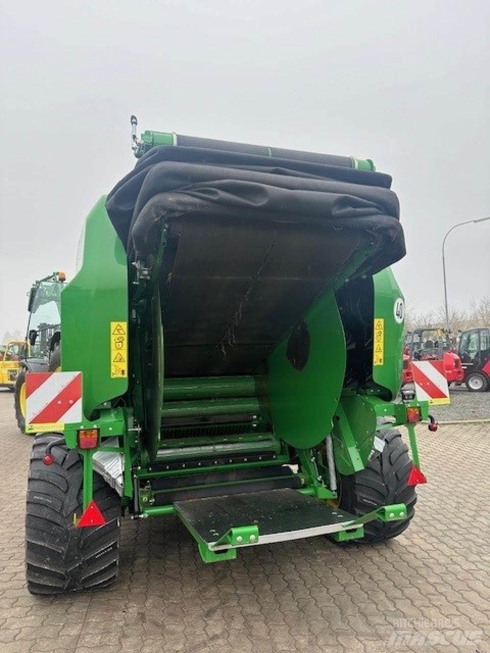 John Deere V461R 圓型牧草打包機