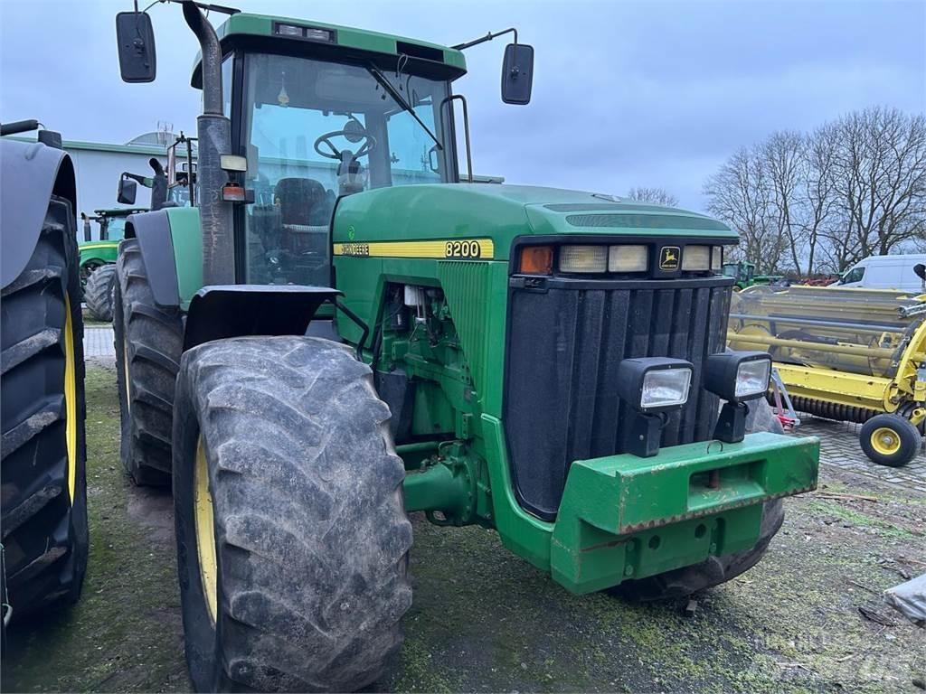John Deere 8200 曳引機