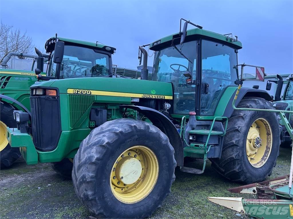 John Deere 8200 曳引機