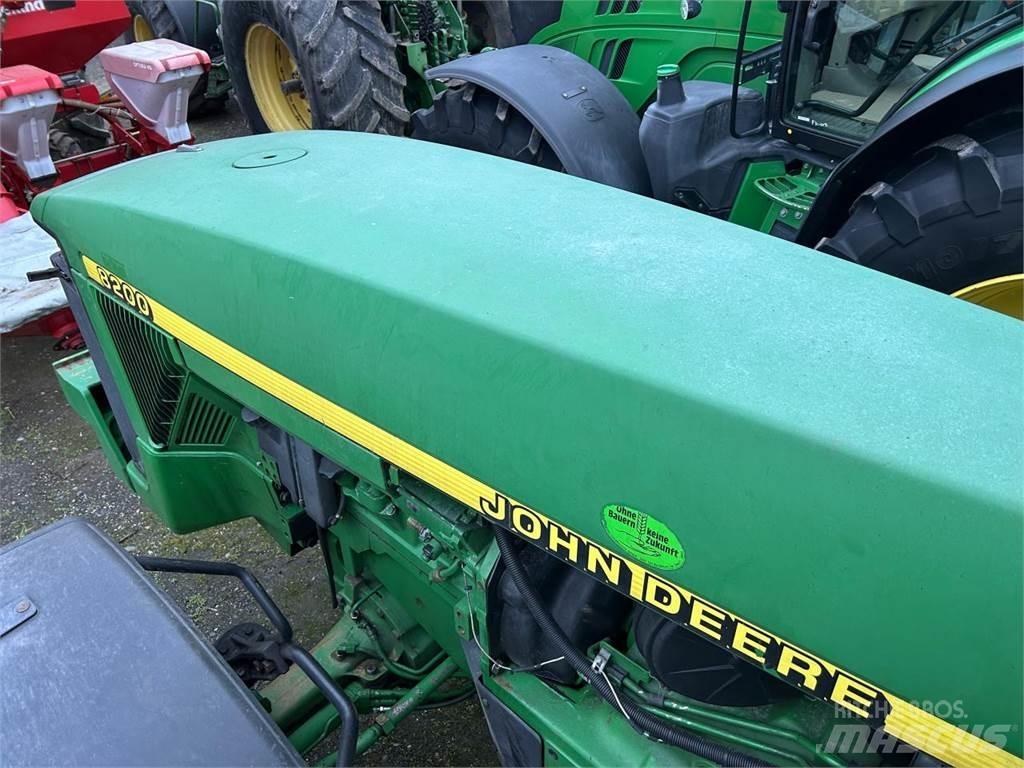 John Deere 8200 曳引機