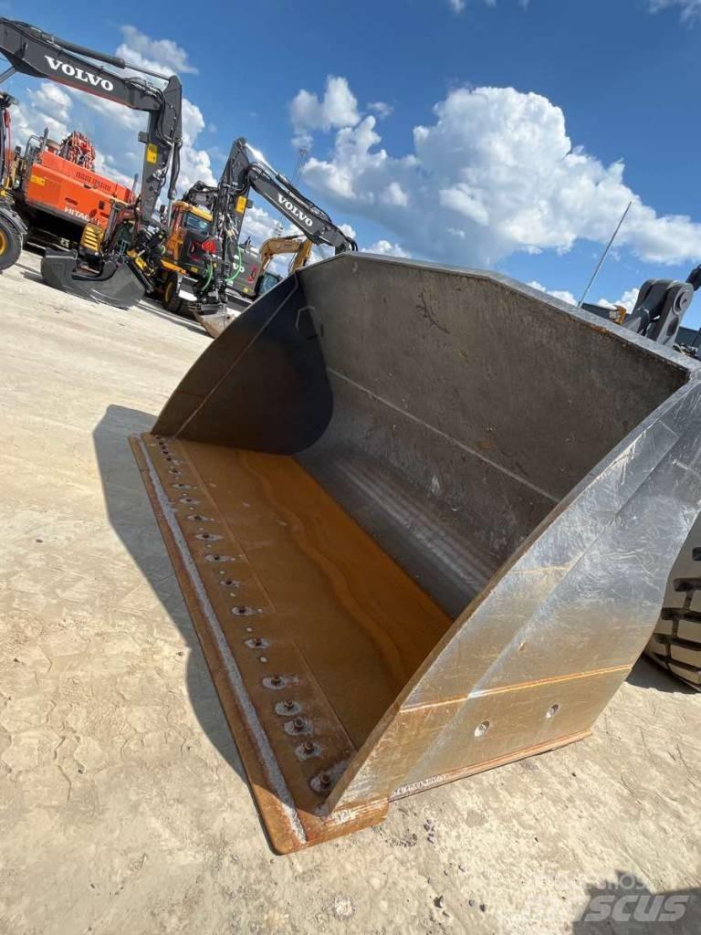 Volvo L220H 輪胎式裝載機
