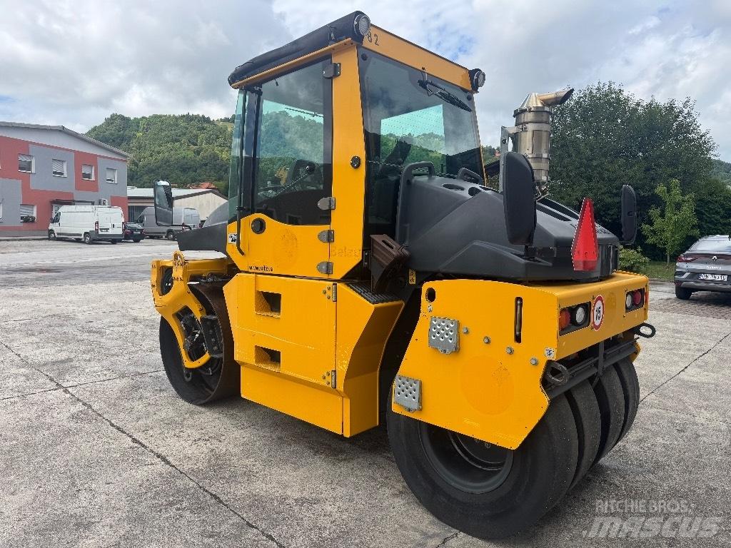 Bomag BW 154 ACP 膠輪滾壓機