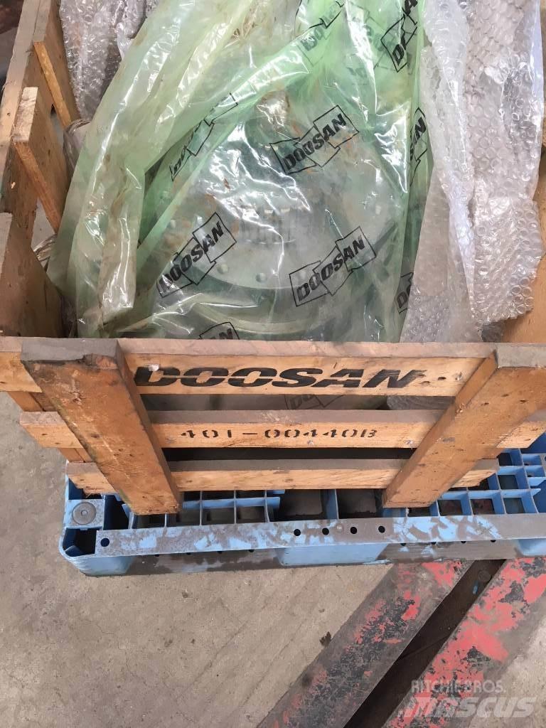 Doosan DX 300 履帶式 挖土機/掘鑿機/挖掘機