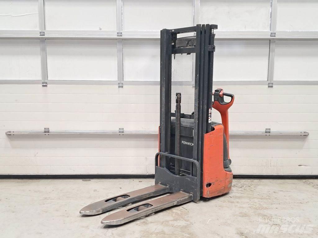 Linde L10 行走控制式堆積機