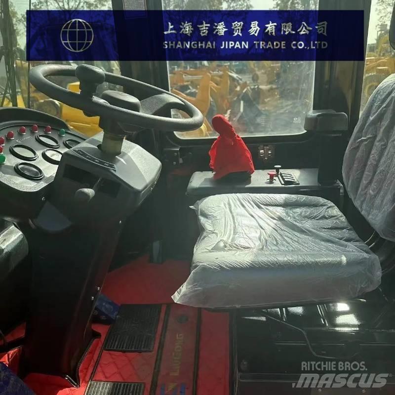 LiuGong CLG 836 輪胎式裝載機