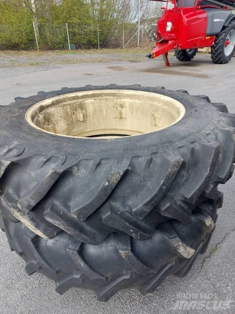  Paripyörät 16.9R38 輪胎、車輪和輪圈