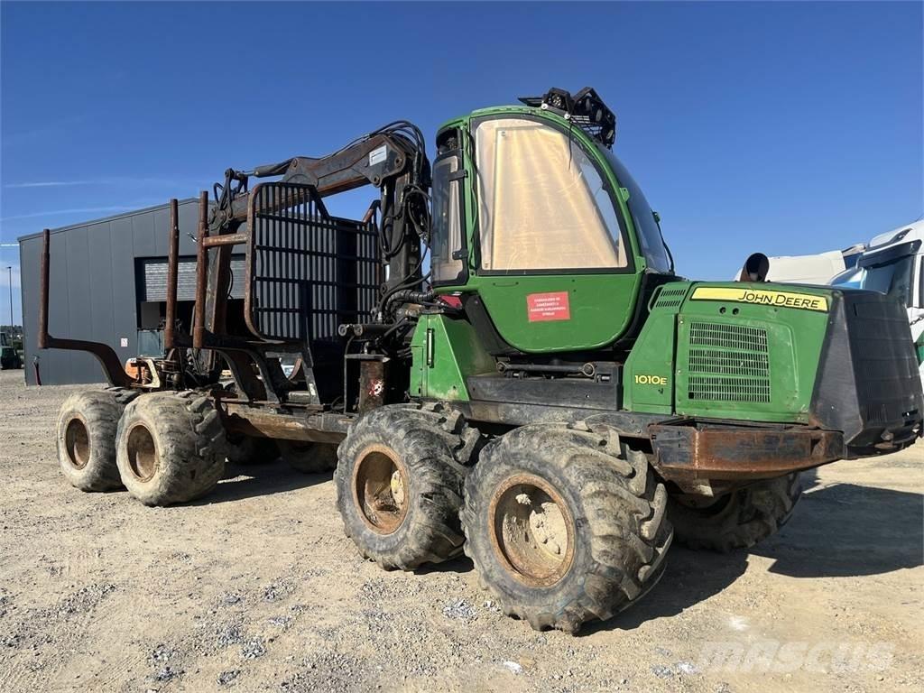 John Deere 1010E 收穫機