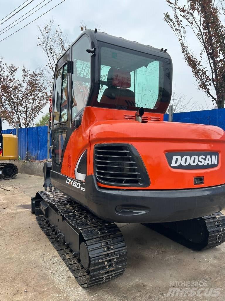 Doosan DX 60 小型挖土機/掘鑿機<7t(小型挖掘機)