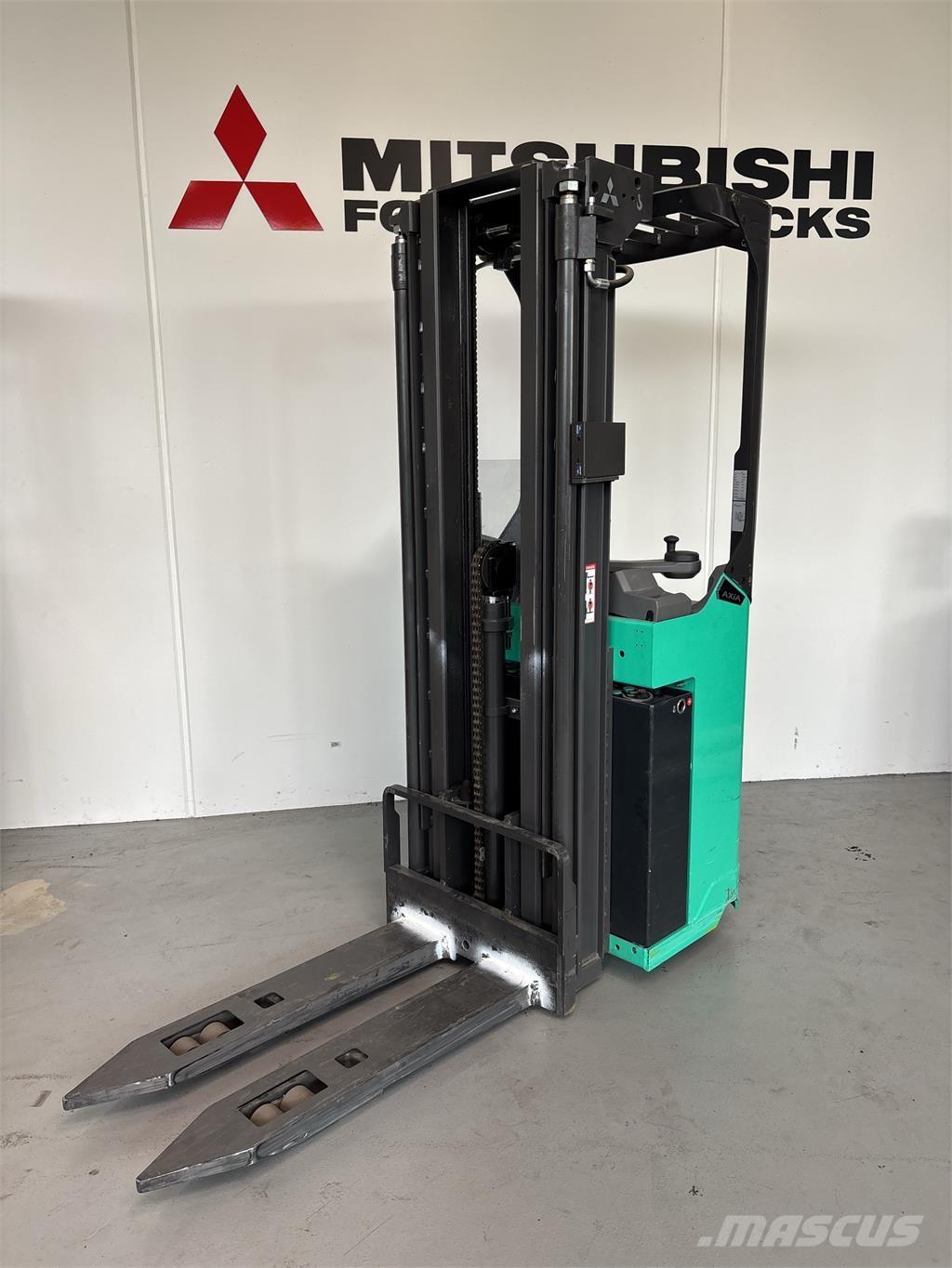 Mitsubishi SBR20N2 自走式堆積機