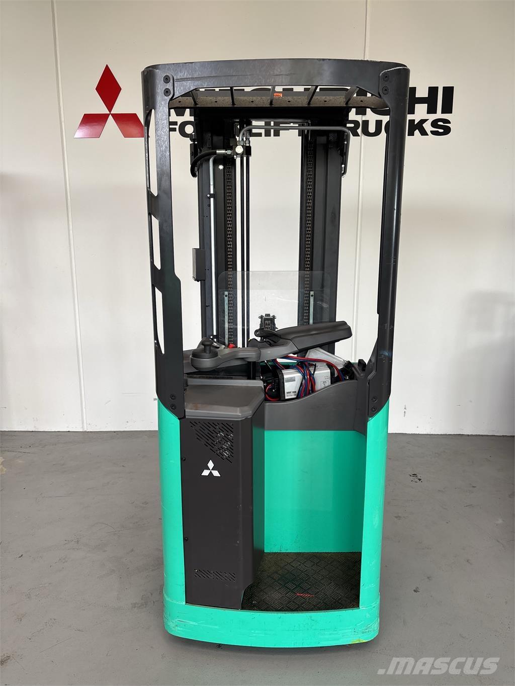 Mitsubishi SBR20N2 自走式堆積機