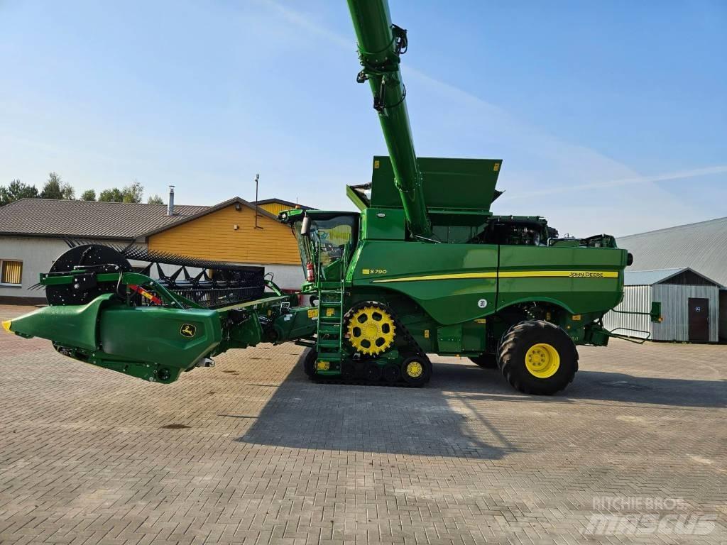 John Deere S790 聯合收穫機