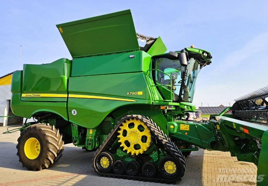 John Deere S790 聯合收穫機