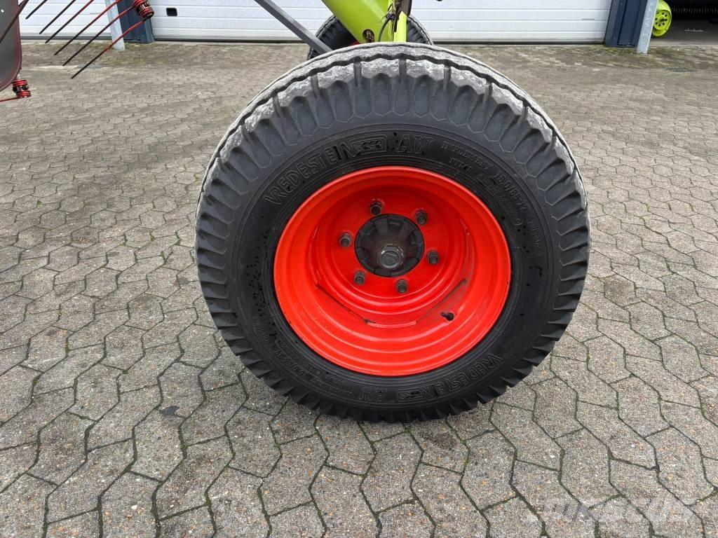 CLAAS Liner 2900 耙與翻草機