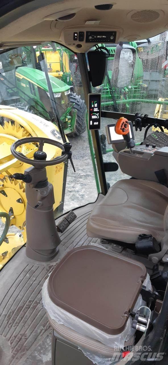 John Deere 8400i 自走式飼料採集機