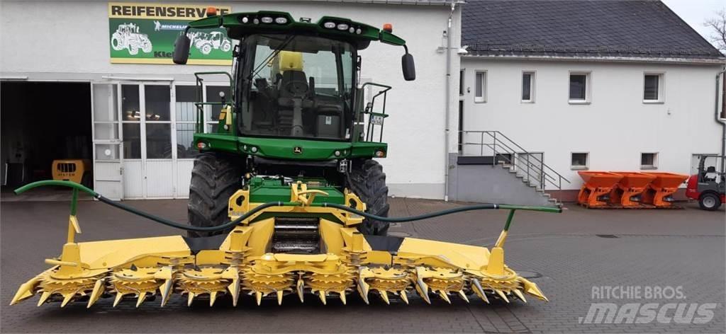 John Deere 8400i 自走式飼料採集機