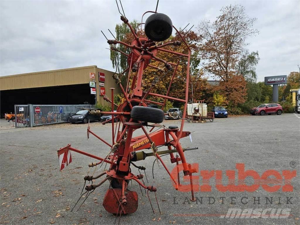Niemeyer HR 671 耙與翻草機