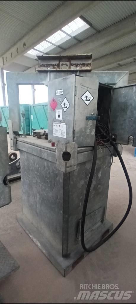 Bauer DT 1000 Fuel and additive tanks
