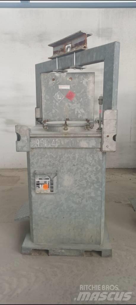 Bauer DT 1000 Fuel and additive tanks