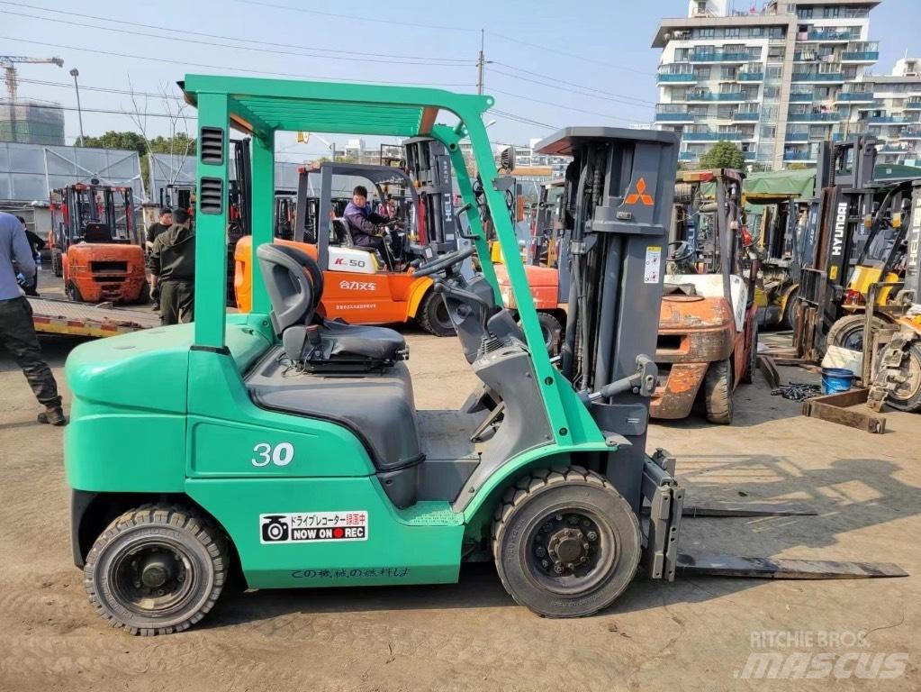 Mitsubishi FD30 柴油卡車