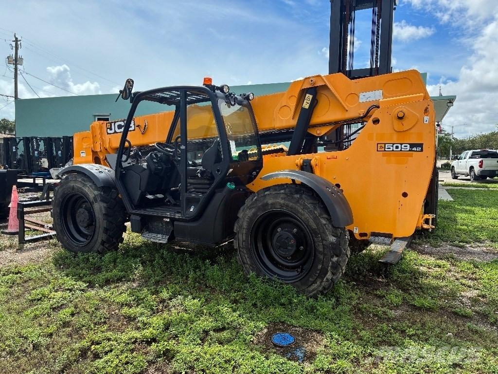 JCB 509-42 伸縮臂操作車