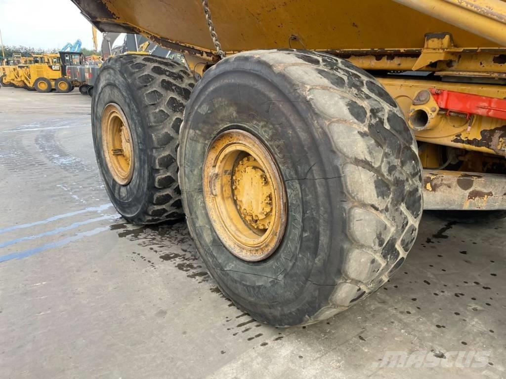 CAT 735 鉸接式起吊車
