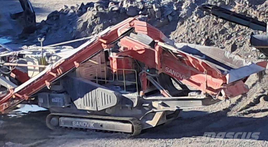 Sandvik QH 332 DDHS 移動式壓碎機