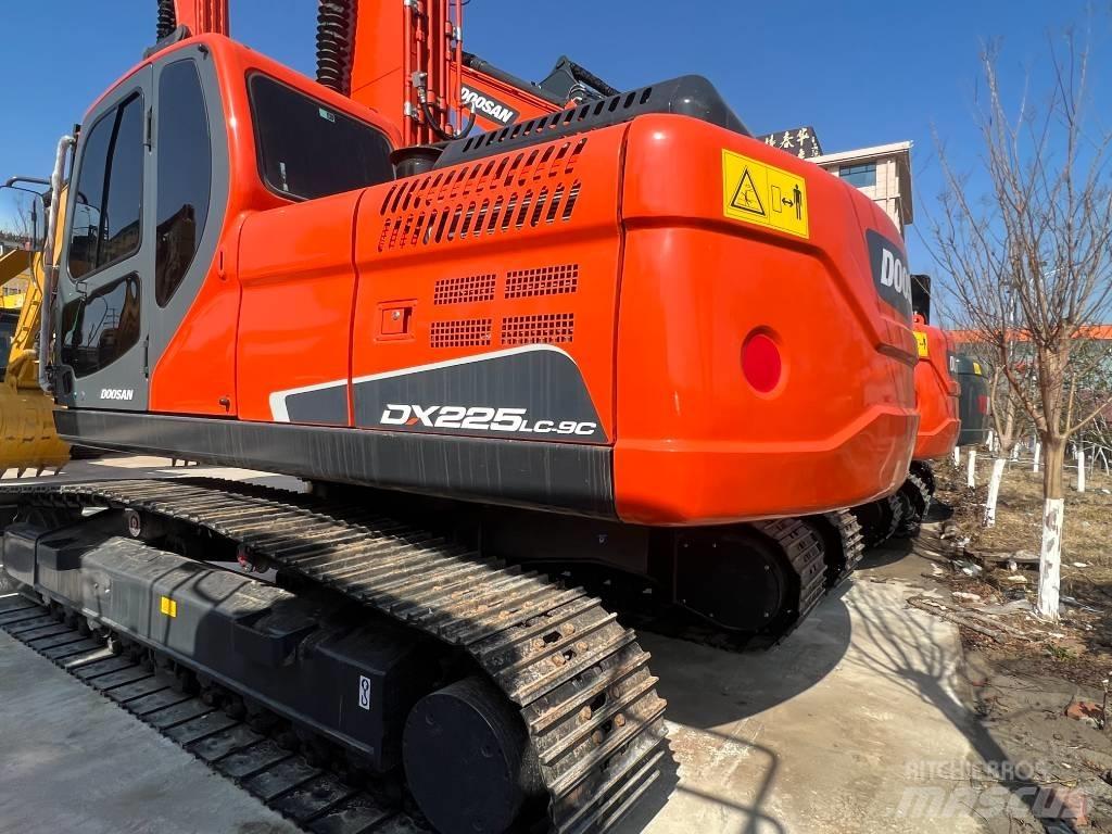 Doosan DX 225 履帶式 挖土機/掘鑿機/挖掘機