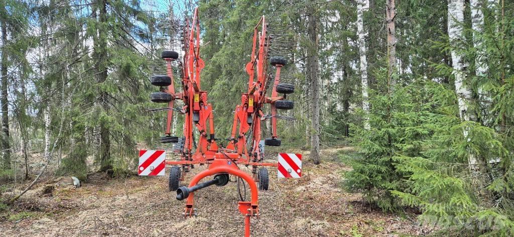 Kuhn GA 8121 堆草機