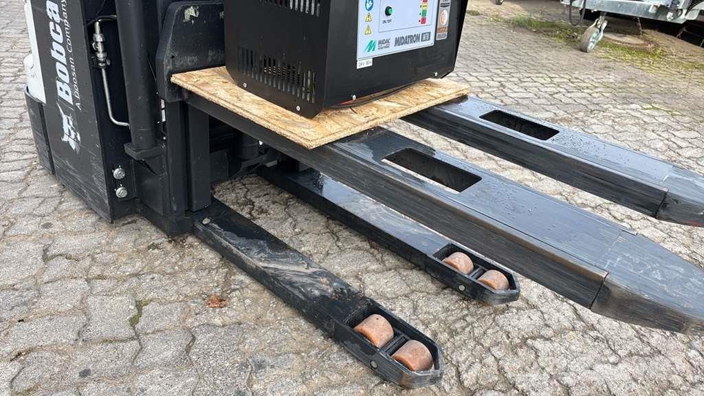 Doosan BSL16N 行走控制式堆積機