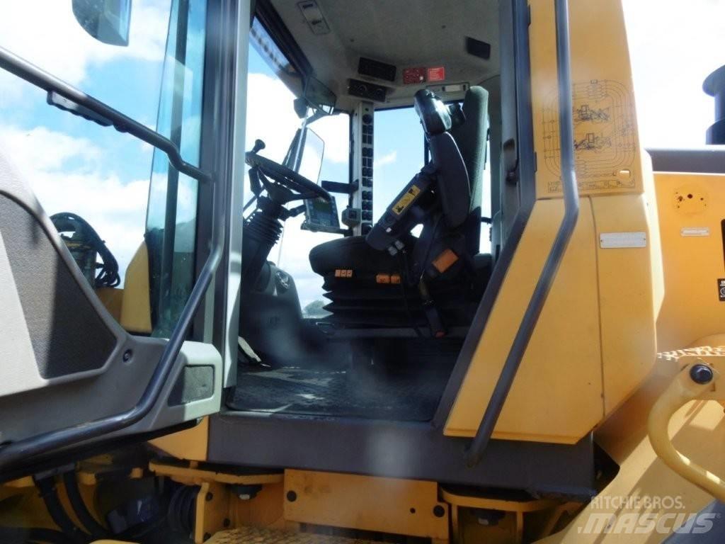 Volvo L 120 F 輪胎式裝載機