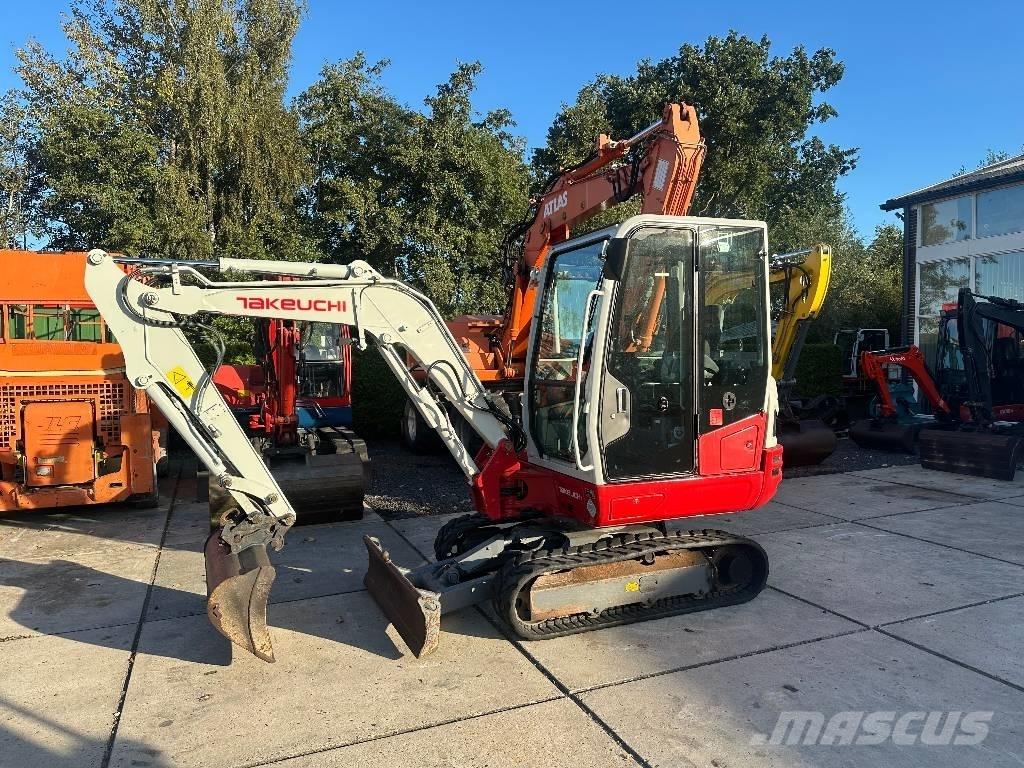 Takeuchi TB 230 小型挖土機/掘鑿機<7t(小型挖掘機)
