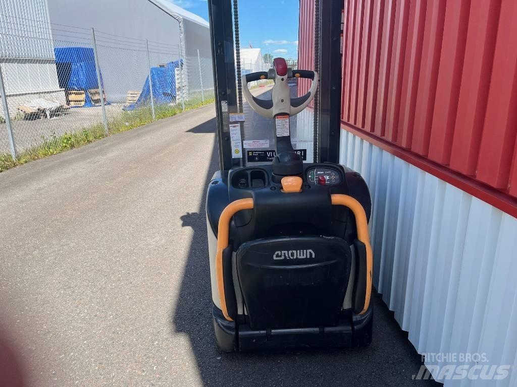 Crown ET4000-1.2 行走控制式堆積機