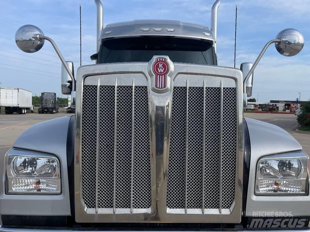Kenworth W 990 曳引機組件