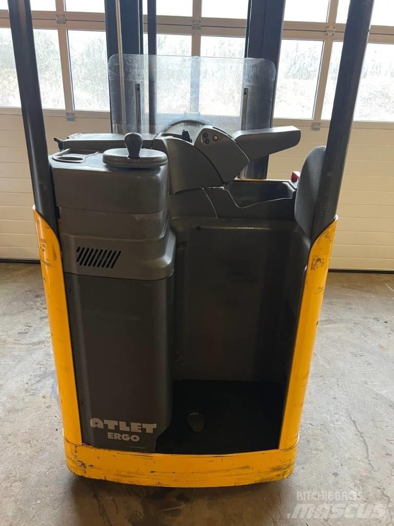 Atlet A/200STFVJN360 自走式堆積機