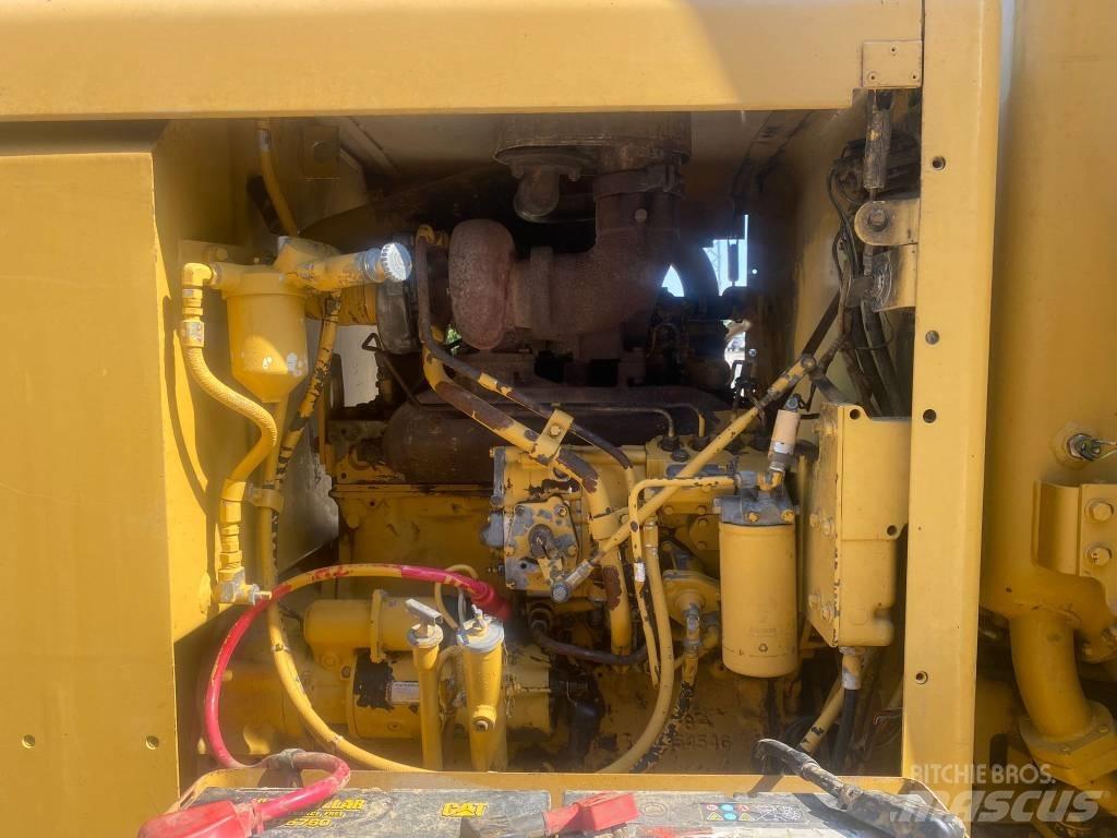 CAT 120 G 平土機