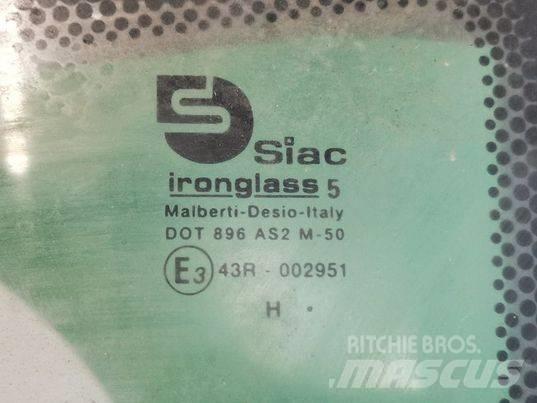 CAT TH407C door 駕駛室與內部