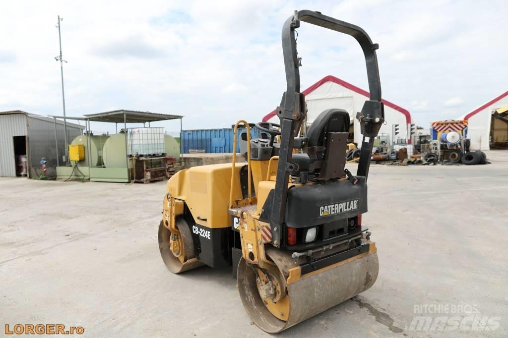 CAT CB 224 E 雙輪滾壓機